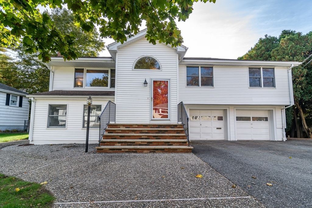 15 Mackintosh Avenue, Needham, Massachusetts, 5 Bedrooms Bedrooms, 12 Rooms Rooms,2.5 BathroomsBathrooms,Residential,For Sale,Mackintosh Avenue,73474186