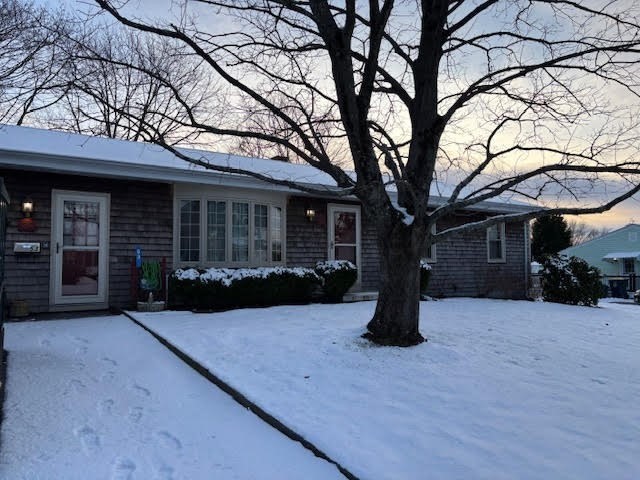 53 Riley Ave, Somerset, Massachusetts, 3 Bedrooms Bedrooms, 5 Rooms Rooms,2 BathroomsBathrooms,Residential,For Sale,Riley Ave,73462333