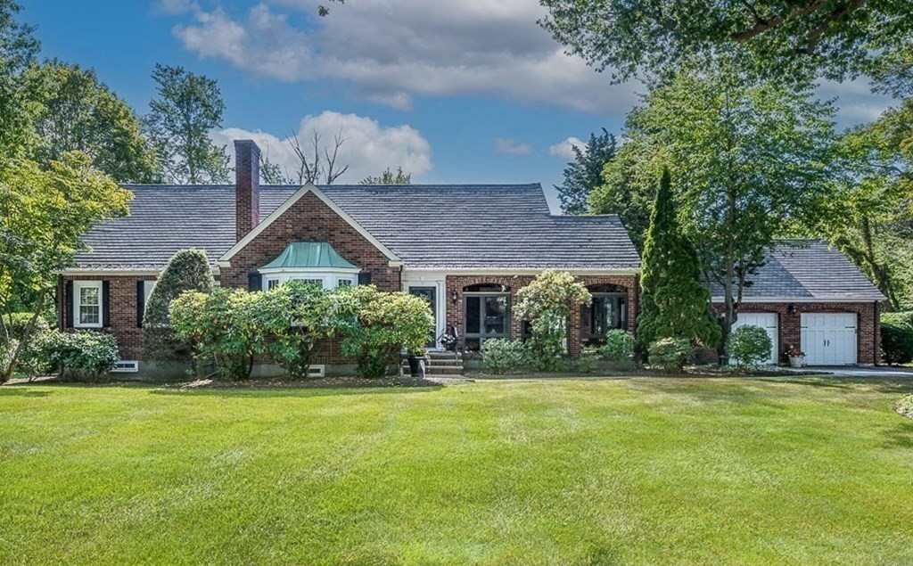 617 Salisbury St, Worcester, Massachusetts, 4 Bedrooms Bedrooms, 9 Rooms Rooms,2.5 BathroomsBathrooms,Residential,For Sale,Salisbury St,73440879