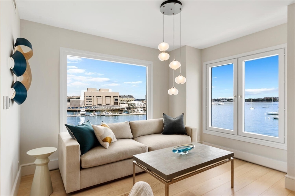20 Rowes Wharf, Boston, Massachusetts, 3 Bedrooms Bedrooms, 5 Rooms Rooms,2.5 BathroomsBathrooms,Residential,For Sale,Rowes Wharf,73370417