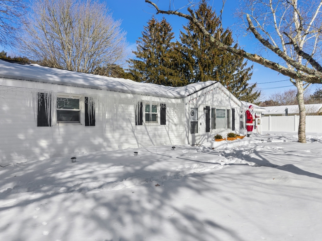 3 Gerard Ave, Freetown, Massachusetts, 4 Bedrooms Bedrooms, 7 Rooms Rooms,2 BathroomsBathrooms,Residential,For Sale,Gerard Ave,73474326