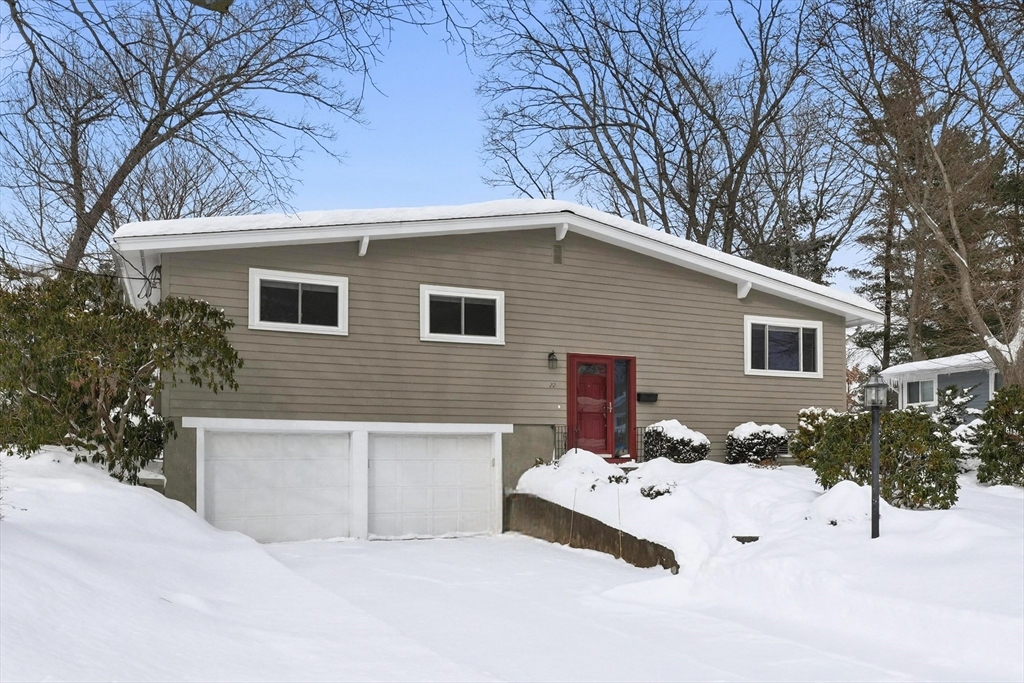 22 Debra Lane, Framingham, Massachusetts, 3 Bedrooms Bedrooms, 9 Rooms Rooms,2.5 BathroomsBathrooms,Residential,For Sale,Debra Lane,73474451