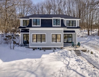 7 Colburn Street, Gloucester, Massachusetts, 4 Bedrooms Bedrooms, 10 Rooms Rooms,3.5 BathroomsBathrooms,Residential,For Sale,Colburn Street,73474499