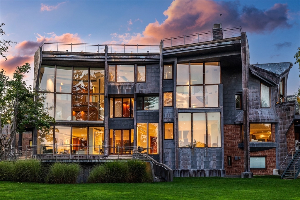 55 Leicester St, Brookline, Massachusetts, 7 Bedrooms Bedrooms, 14 Rooms Rooms,9.5 BathroomsBathrooms,Residential,For Sale,Leicester St,73474446