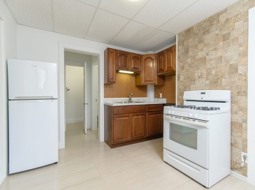 79 School St, Webster, Massachusetts, 1 Bedroom Bedrooms, 3 Rooms Rooms,1 BathroomBathrooms,Residential Lease,For Rent,School St,73474513