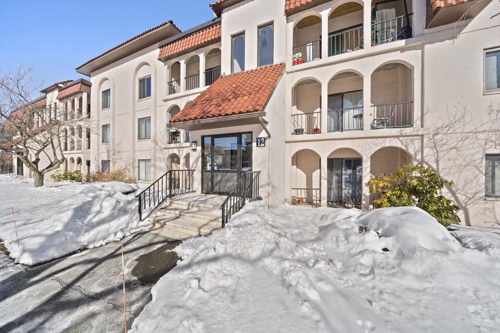 685 Oak St, Brockton, Massachusetts, 1 Bedroom Bedrooms, 4 Rooms Rooms,1 BathroomBathrooms,Residential,For Sale,Oak St,73474551