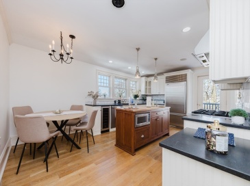159 Washington St, Newton, Massachusetts, 3 Bedrooms Bedrooms, 5 Rooms Rooms,1.5 BathroomsBathrooms,Residential,For Sale,Washington St,73474373