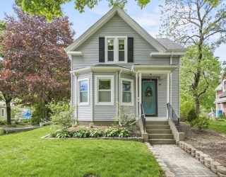 34 Marion St, Natick, Massachusetts, 3 Bedrooms Bedrooms, 6 Rooms Rooms,3 BathroomsBathrooms,Residential,For Sale,Marion St,73474369