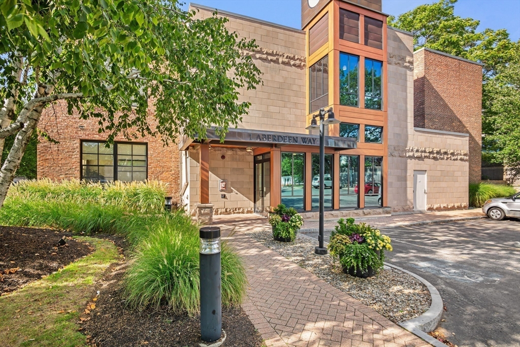 1 Aberdeen Way, Cambridge, Massachusetts, 2 Bedrooms Bedrooms, 5 Rooms Rooms,2 BathroomsBathrooms,Residential,For Sale,Aberdeen Way,73474387