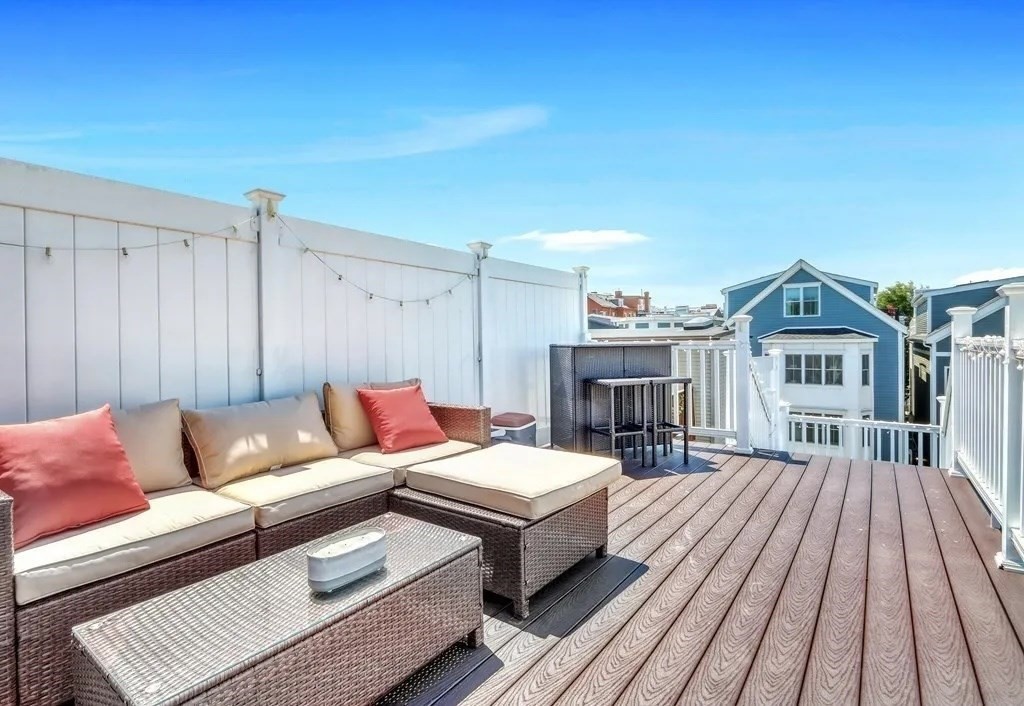 439 W 4th St, Boston, Massachusetts, 2 Bedrooms Bedrooms, 4 Rooms Rooms,1 BathroomBathrooms,Residential Lease,For Rent,W 4th St,73474442