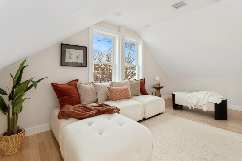 155 B Boston Ave, Somerville, Massachusetts, 2 Bedrooms Bedrooms, 6 Rooms Rooms,2 BathroomsBathrooms,Residential,For Sale,Boston Ave,73461460