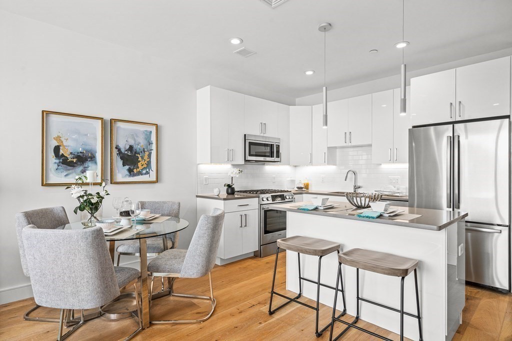 420 W Broadway, Boston, Massachusetts, 1 Bedroom Bedrooms, 3 Rooms Rooms,1 BathroomBathrooms,Residential Lease,For Rent,W Broadway,73469559