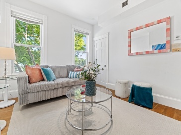144 Bremen St, Boston, Massachusetts, 2 Bedrooms Bedrooms, 4 Rooms Rooms,1 BathroomBathrooms,Residential,For Sale,Bremen St,73430321