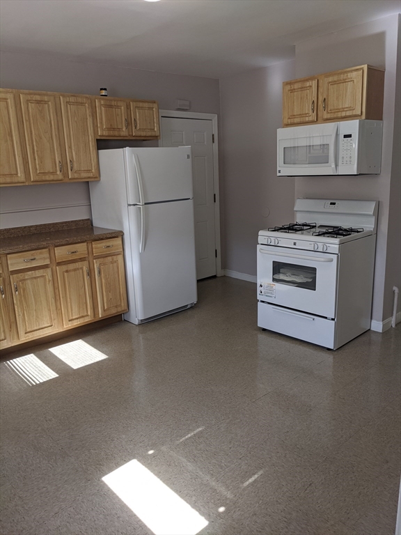 66 Batchelder, Boston, Massachusetts, 3 Bedrooms Bedrooms, 5 Rooms Rooms,1 BathroomBathrooms,Residential Lease,For Rent,Batchelder,73474581