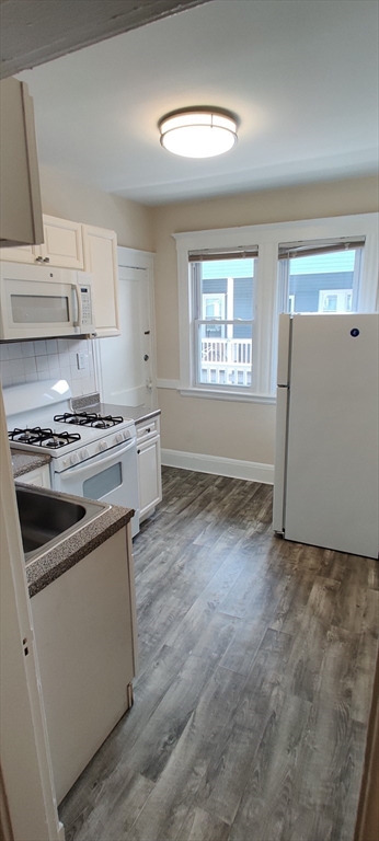 30 Harwood Street, Lynn, Massachusetts, 2 Bedrooms Bedrooms, 4 Rooms Rooms,1 BathroomBathrooms,Residential Lease,For Rent,Harwood Street,73474584