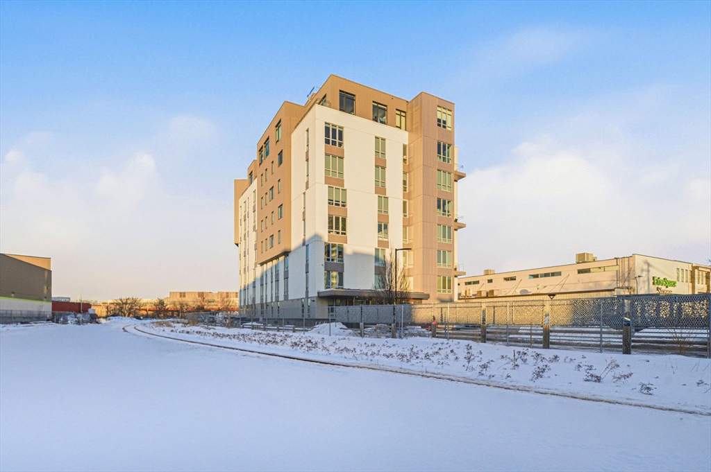 9 Medford, Somerville, Massachusetts, 1 Bedroom Bedrooms, 3 Rooms Rooms,1 BathroomBathrooms,Residential,For Sale,Medford,73474641