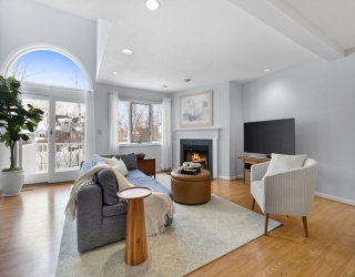 1200 Salem Street, Lynnfield, Massachusetts, 2 Bedrooms Bedrooms, 7 Rooms Rooms,3 BathroomsBathrooms,Residential,For Sale,Salem Street,73474652