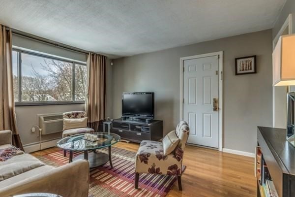 5 Centre St, Cambridge, Massachusetts, 2 Bedrooms Bedrooms, 4 Rooms Rooms,1 BathroomBathrooms,Residential Lease,For Rent,Centre St,73474605