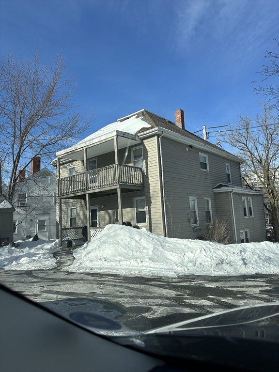 72 Lowell, Peabody, Massachusetts, 2 Bedrooms Bedrooms, 5 Rooms Rooms,1 BathroomBathrooms,Residential Lease,For Rent,Lowell,73474628