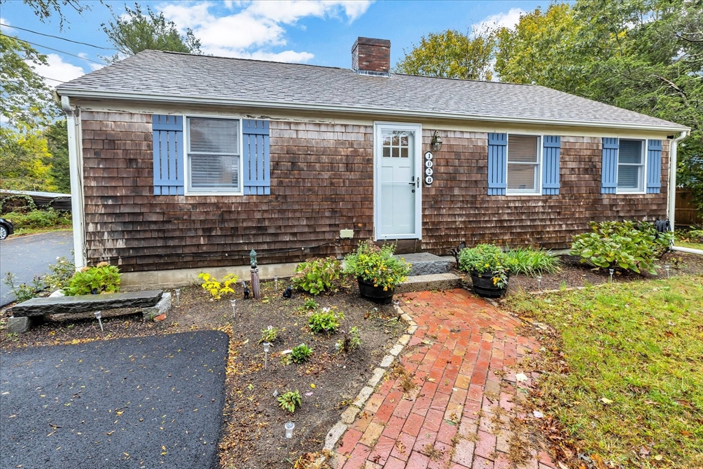 1028 Old Falmouth Rd, Barnstable, Massachusetts, 2 Bedrooms Bedrooms, 5 Rooms Rooms,1 BathroomBathrooms,Residential,For Sale,Old Falmouth Rd,73444864