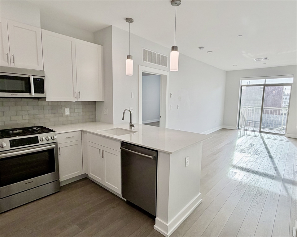 65 Washington Street, Salem, Massachusetts, 2 Bedrooms Bedrooms, 4 Rooms Rooms,2 BathroomsBathrooms,Residential Lease,For Rent,Washington Street,73474687