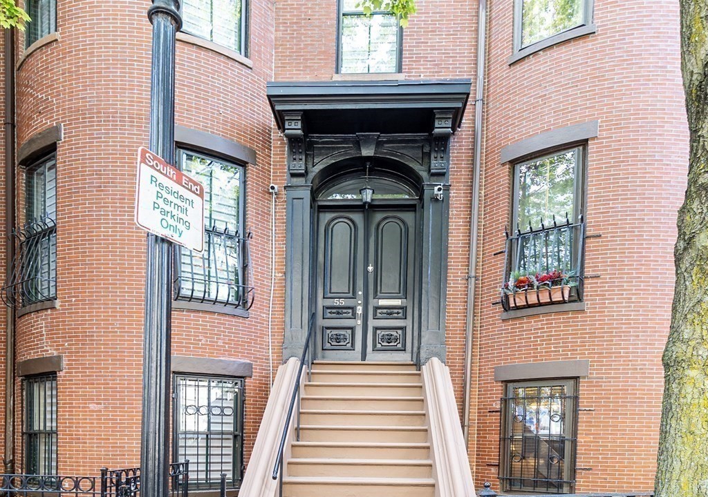 55 East Concord St, Boston, Massachusetts, 2 Bedrooms Bedrooms, 5 Rooms Rooms,1.5 BathroomsBathrooms,Residential Lease,For Rent,East Concord St,73323502