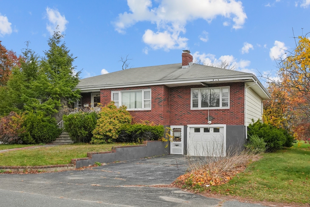 22 Seagirt Ave, Saugus, Massachusetts, 4 Bedrooms Bedrooms, 9 Rooms Rooms,2 BathroomsBathrooms,Residential,For Sale,Seagirt Ave,73451339
