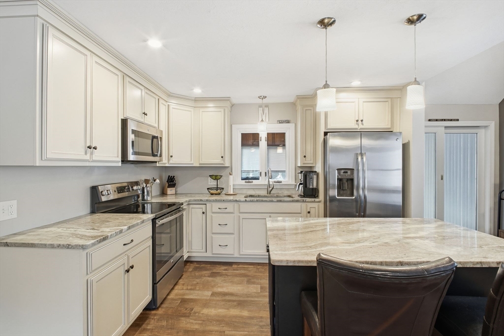 167 Wolcott Ave, West Springfield, Massachusetts, 4 Bedrooms Bedrooms, 7 Rooms Rooms,1 BathroomBathrooms,Residential,For Sale,Wolcott Ave,73461300