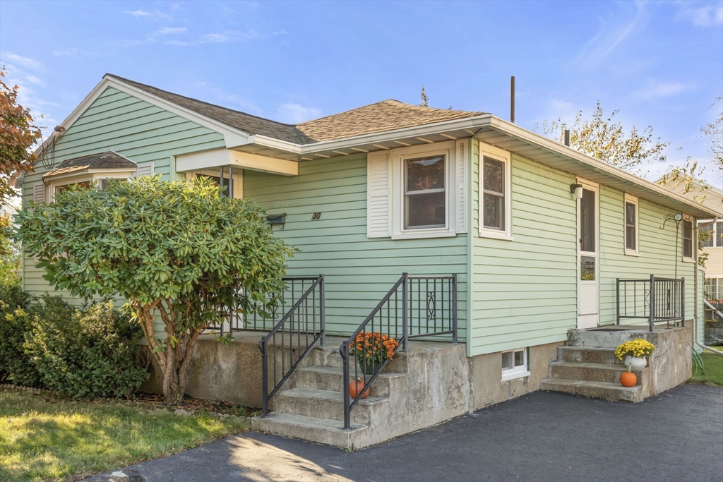 30 Wampum Ave, Waltham, Massachusetts, 3 Bedrooms Bedrooms, 5 Rooms Rooms,1.5 BathroomsBathrooms,Residential,For Sale,Wampum Ave,73444964