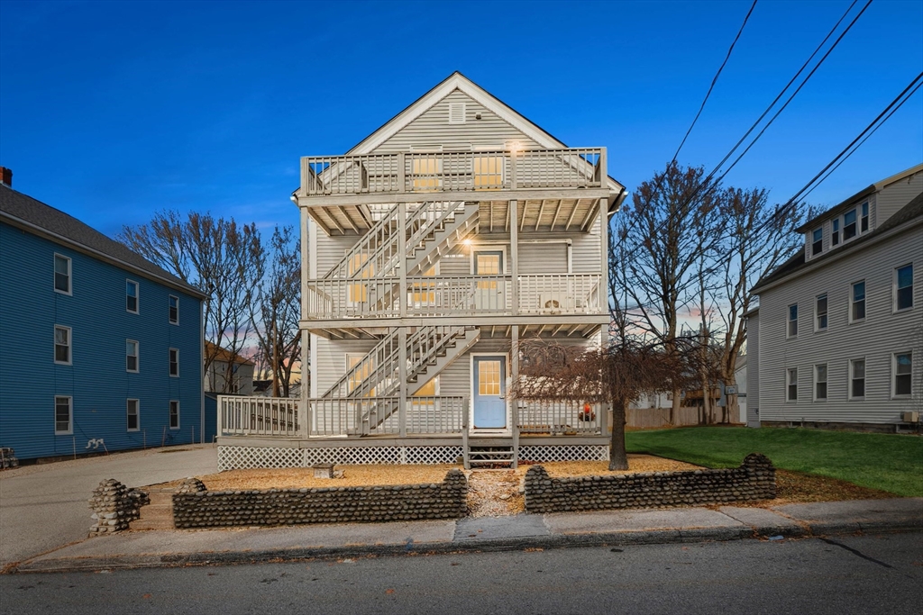 17 Cutler St, Webster, Massachusetts, 2 Bedrooms Bedrooms, 4 Rooms Rooms,1 BathroomBathrooms,Residential,For Sale,Cutler St,73463485