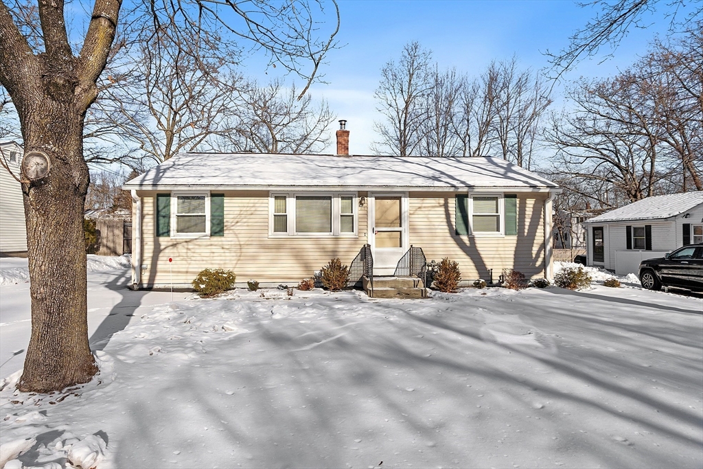 202 Florence St, Leominster, Massachusetts, 2 Bedrooms Bedrooms, 6 Rooms Rooms,1 BathroomBathrooms,Residential,For Sale,Florence St,73463295