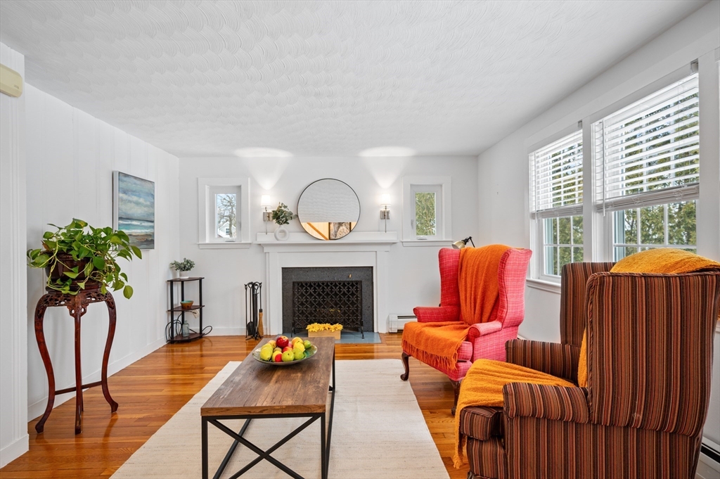 56-B Fisher St, Natick, Massachusetts, 3 Bedrooms Bedrooms, 6 Rooms Rooms,2 BathroomsBathrooms,Residential,For Sale,Fisher St,73465779