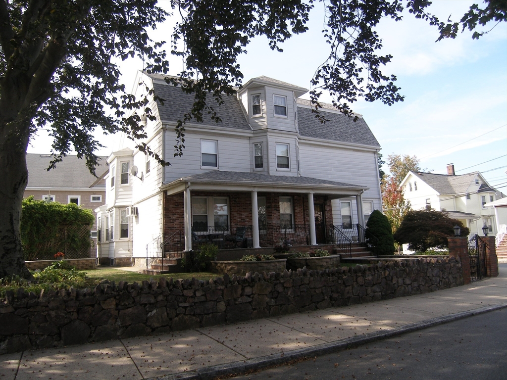 55 Clarendon, Malden, Massachusetts, 4 Bedrooms Bedrooms, 14 Rooms Rooms,4.5 BathroomsBathrooms,Residential Income,For Sale,Clarendon,73442765