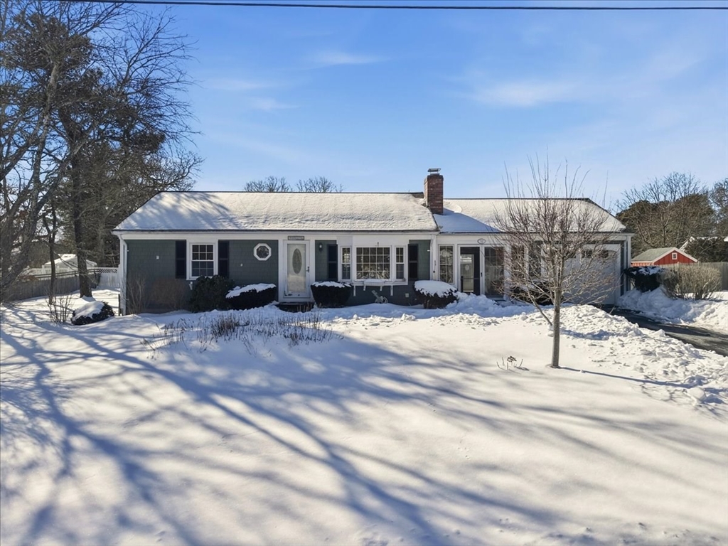 71 Clifford St, Yarmouth, Massachusetts, 2 Bedrooms Bedrooms, 5 Rooms Rooms,2 BathroomsBathrooms,Residential,For Sale,Clifford St,73474738