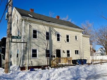 12 Thorndike St, Salem, Massachusetts, 4 Bedrooms Bedrooms, 6 Rooms Rooms,1 BathroomBathrooms,Residential Lease,For Rent,Thorndike St,73474766