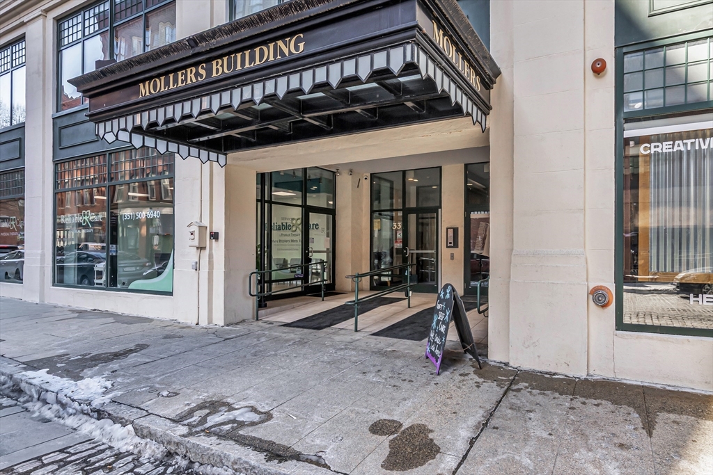 23-33 Middle Street, Lowell, Massachusetts, 2 Bedrooms Bedrooms, 3 Rooms Rooms,1 BathroomBathrooms,Residential,For Sale,Middle Street,73474780