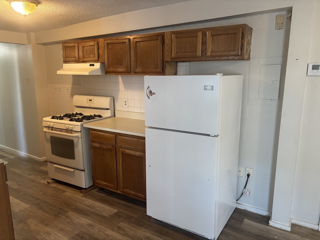108 S. Common St., Lynn, Massachusetts, 2 Bedrooms Bedrooms, 5 Rooms Rooms,1 BathroomBathrooms,Residential Lease,For Rent,S. Common St.,73474792