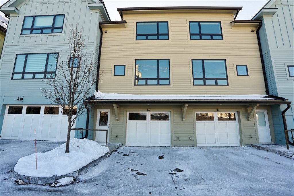 10 Hawley Street, Northampton, Massachusetts, 3 Bedrooms Bedrooms, 5 Rooms Rooms,2.5 BathroomsBathrooms,Residential,For Sale,Hawley Street,73474814