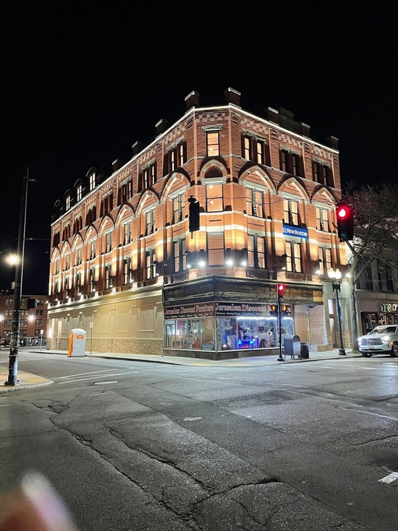 64 Market, Lynn, Massachusetts, 2 Bedrooms Bedrooms, 3 Rooms Rooms,1 BathroomBathrooms,Residential Lease,For Rent,Market,73474883