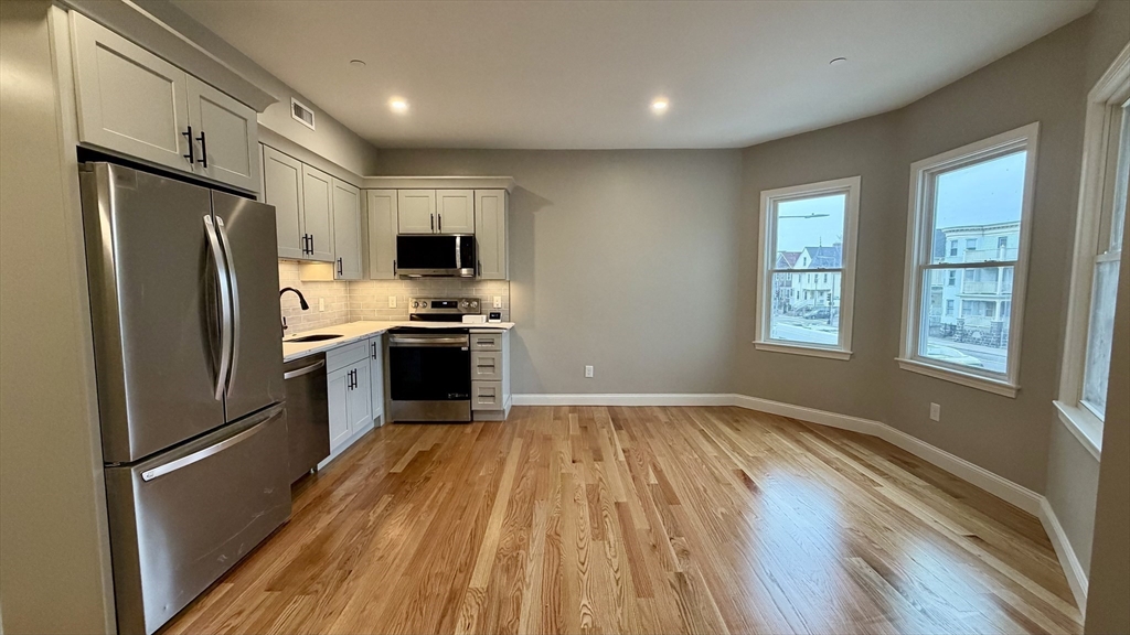 663 Columbia Road, Boston, Massachusetts, 4 Bedrooms Bedrooms, 6 Rooms Rooms,2 BathroomsBathrooms,Residential Lease,For Rent,Columbia Road,73474907