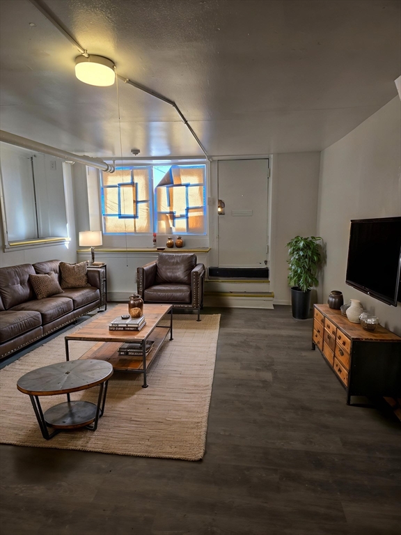 801.5 High Street, Holyoke, Massachusetts, 1 Bedroom Bedrooms, 2 Rooms Rooms,1 BathroomBathrooms,Residential Lease,For Rent,High Street,73474816