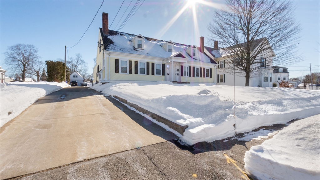 88 Winthrop Street, Taunton, Massachusetts, 1 Bedroom Bedrooms, 5 Rooms Rooms,1 BathroomBathrooms,Residential Lease,For Rent,Winthrop Street,73474831