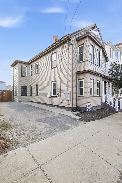 23 Lexington St, Fall River, Massachusetts, 2 Bedrooms Bedrooms, 5 Rooms Rooms,1 BathroomBathrooms,Residential Lease,For Rent,Lexington St,73474867