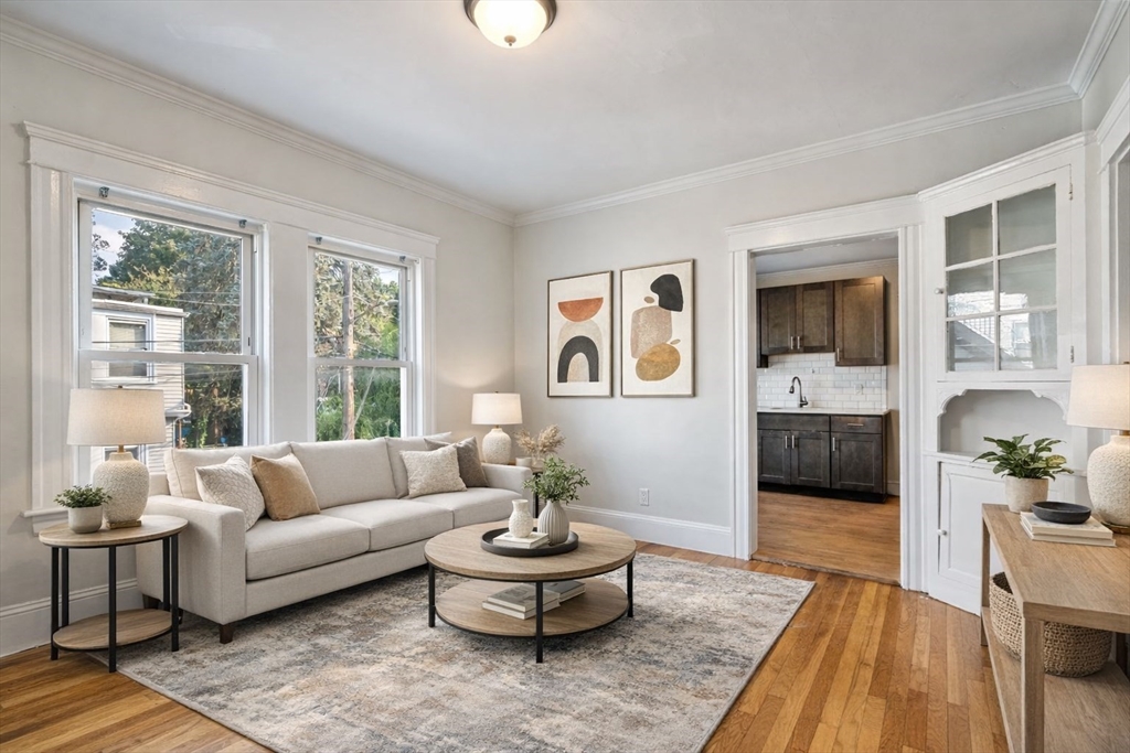 193 Florence St, Boston, Massachusetts, 2 Bedrooms Bedrooms, 4 Rooms Rooms,1 BathroomBathrooms,Residential Lease,For Rent,Florence St,73474871