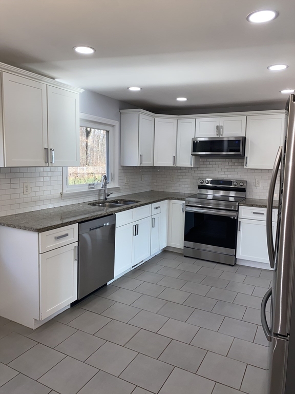 267 Rowley St, Agawam, Massachusetts, 3 Bedrooms Bedrooms, 5 Rooms Rooms,1.5 BathroomsBathrooms,Residential,For Sale,Rowley St,73453391