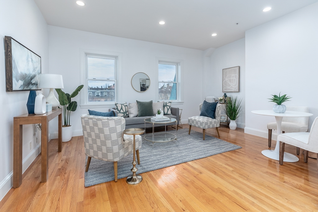 74 Commonwealth Ave, Boston, Massachusetts, 1 Bedroom Bedrooms, 3 Rooms Rooms,1 BathroomBathrooms,Residential,For Sale,Commonwealth Ave,73468134