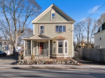 117 Elm St, Amesbury, Massachusetts, 2 Bedrooms Bedrooms, 6 Rooms Rooms,1.5 BathroomsBathrooms,Residential Lease,For Rent,Elm St,73468746 117 Elm St, Amesbury, Massachusetts, 2 Bedrooms Bedrooms, 6 Rooms Rooms,1.5 BathroomsBathrooms,Residential Lease,For Rent,Elm St,73468746