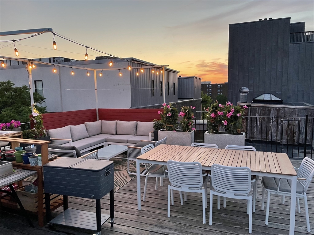 877 Harrison Ave, Boston, Massachusetts, 3 Bedrooms Bedrooms, 4 Rooms Rooms,1 BathroomBathrooms,Residential Lease,For Rent,Harrison Ave,73436246