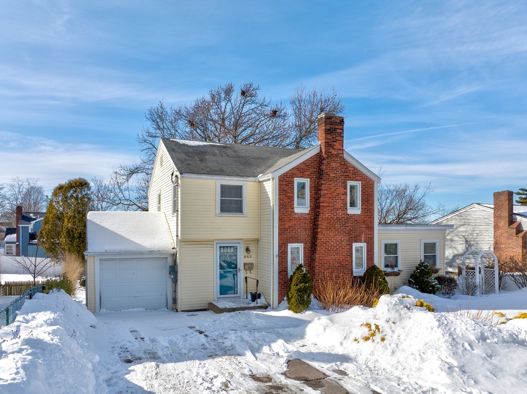 865 E Squantum St, Quincy, Massachusetts, 3 Bedrooms Bedrooms, 9 Rooms Rooms,2 BathroomsBathrooms,Residential,For Sale,E Squantum St,73474962
