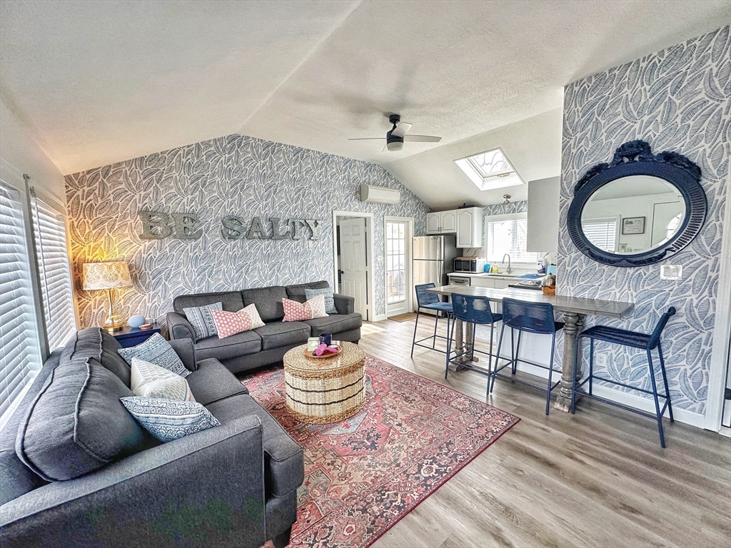 186 Seaview Ave, Yarmouth, Massachusetts, 3 Bedrooms Bedrooms, 5 Rooms Rooms,1 BathroomBathrooms,Residential,For Sale,Seaview Ave,73467229